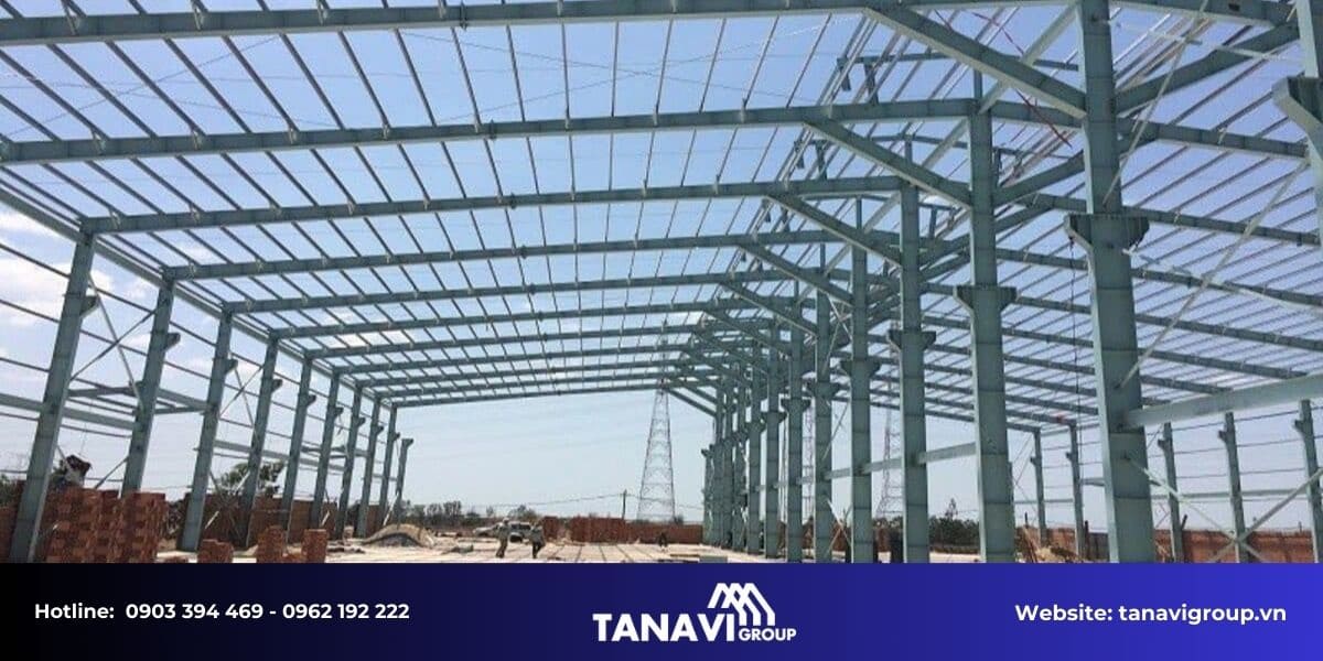 Lý do nhà kho thép tiền chế trở thành xu hướng trong logistics