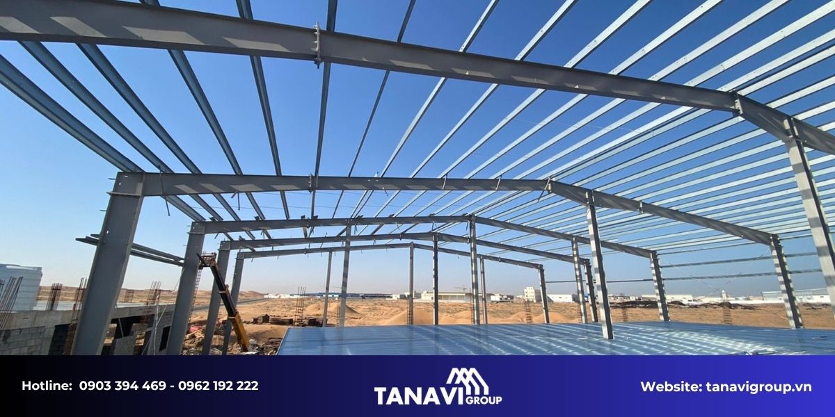 Tại sao nên chọn thi công nhà thép tiền chế tại Buôn Ma Thuột của Tanavi Group?